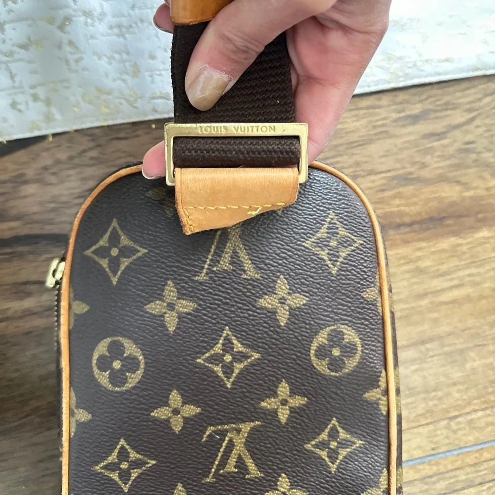 Louis Vuitton Gange Monogram Crossbody - Picture 6 of 16